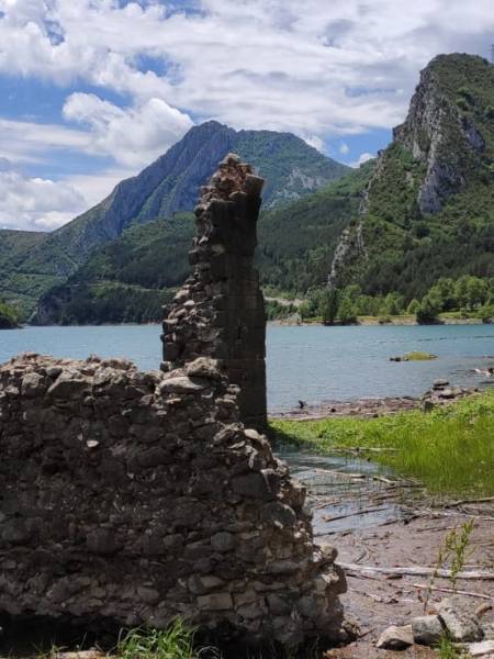 PANTÀ D’ESCALES Y MONASTERIO DE&nbsp;LAVAIX