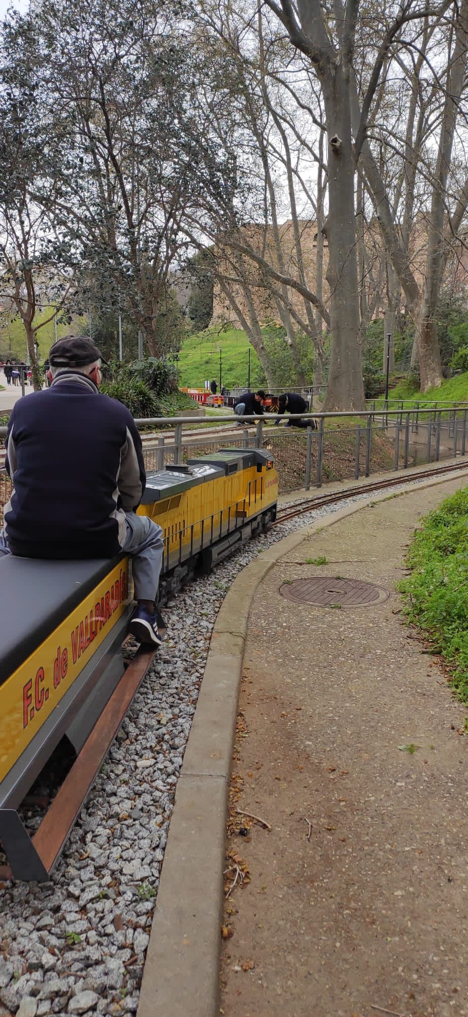 Tren a escala de Terrassa con maquinista