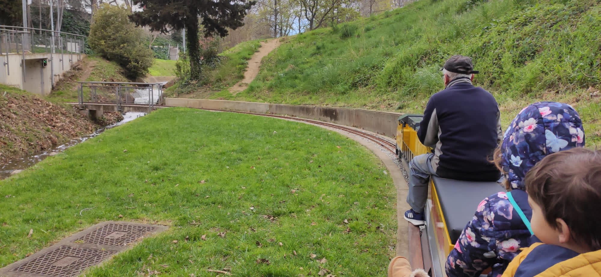 Tren a escala de Terrassa con maquinista