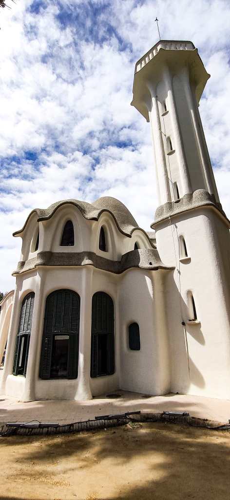 Masia Freixa Terrassa exterior amb detalls modernistes