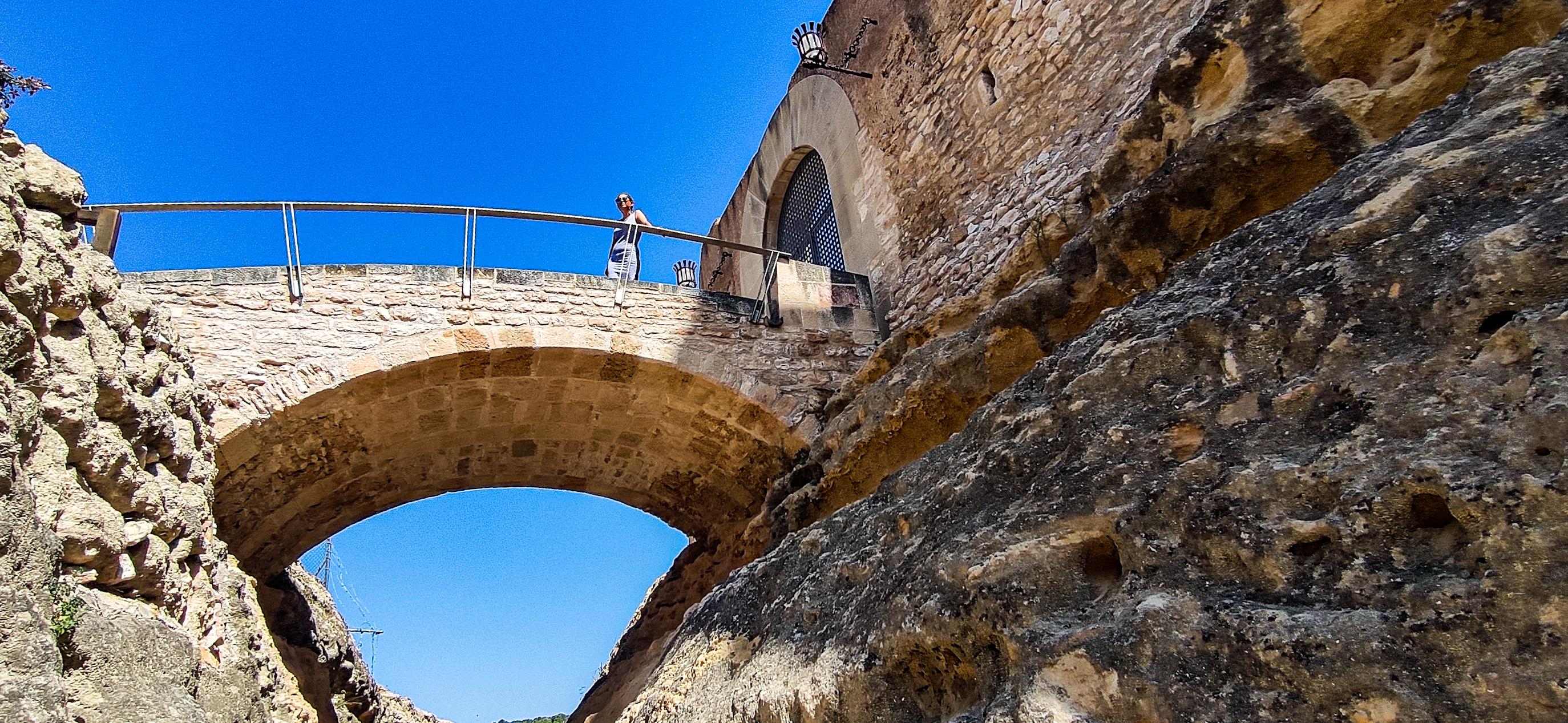 El castell d'El Catllar _fosar pont