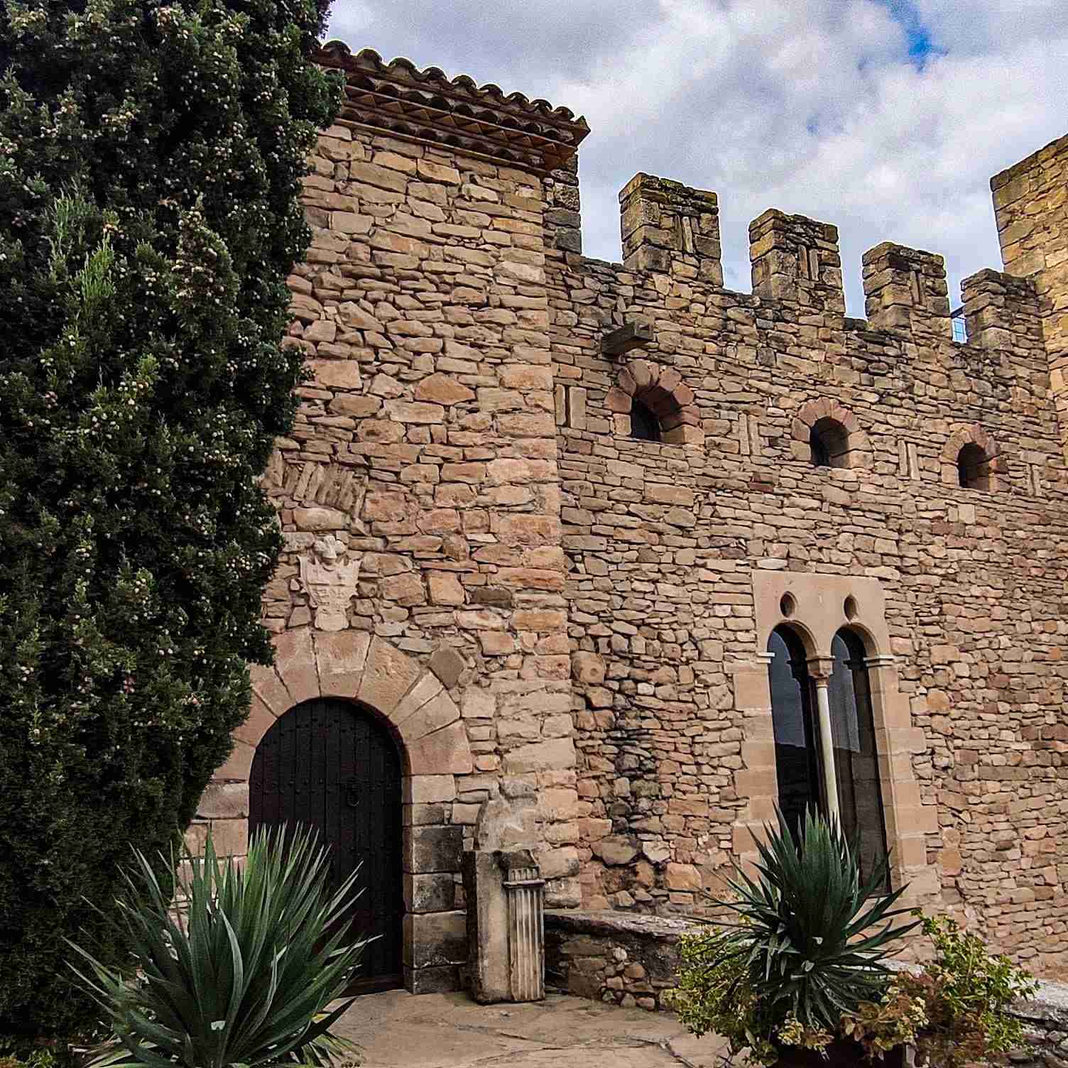 Montsonís castell façana porta
