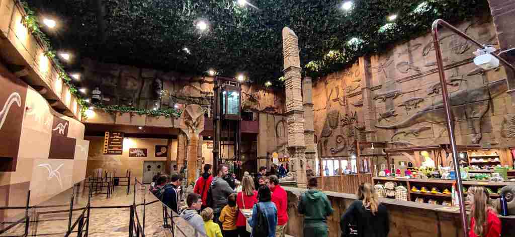 Dinopolis acceso y tienda