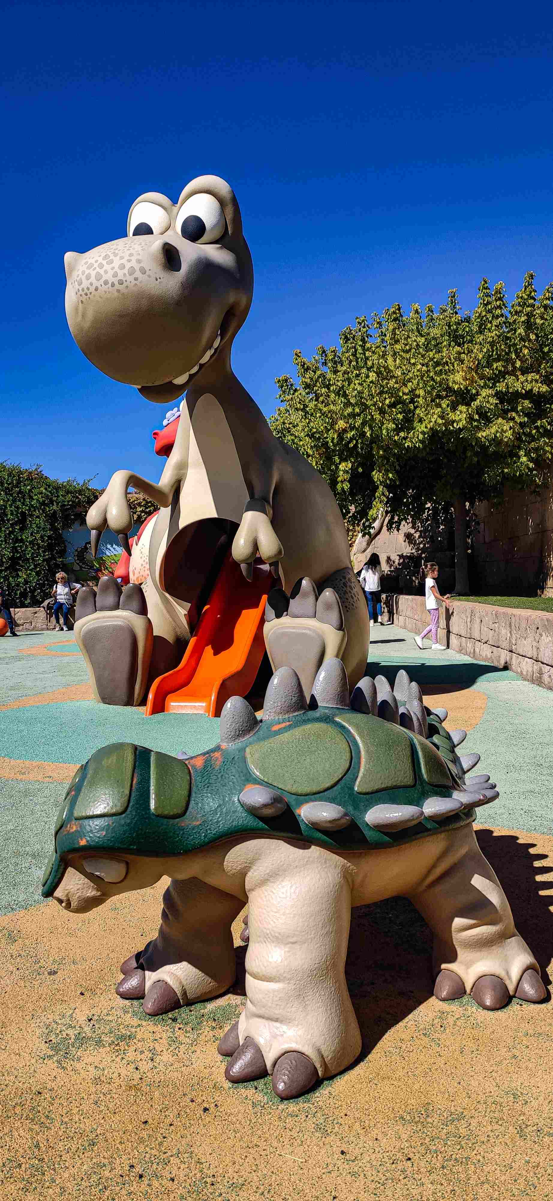 Dinopolis - suaropark zona juego libre