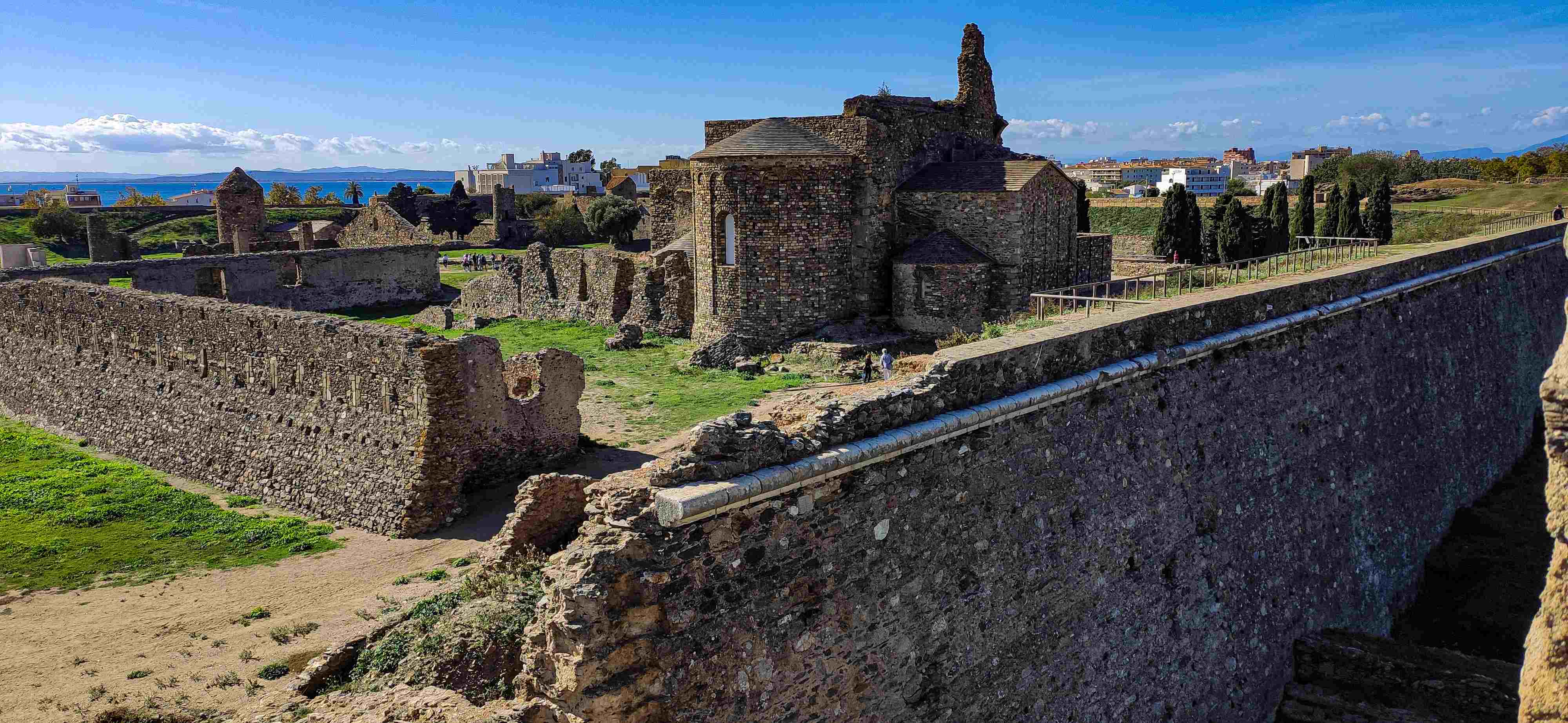 Roses - Ciutadella monasterio interior