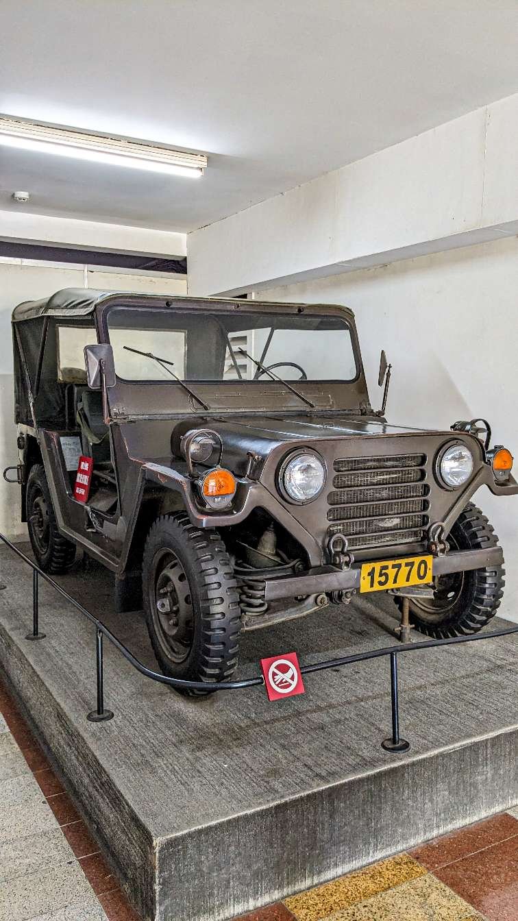 Vietnam - Ho Chi Minh - Palacio de la independencia jeep