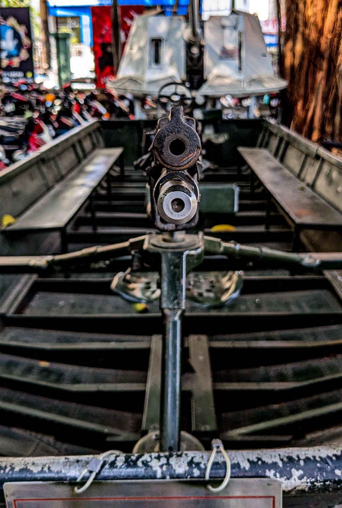 Vietnam - Ho Chi Minh - Museo de la guerra - arma barca