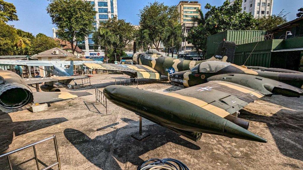 Vietnam - Ho Chi Minh - Museo de la guerra - aviones