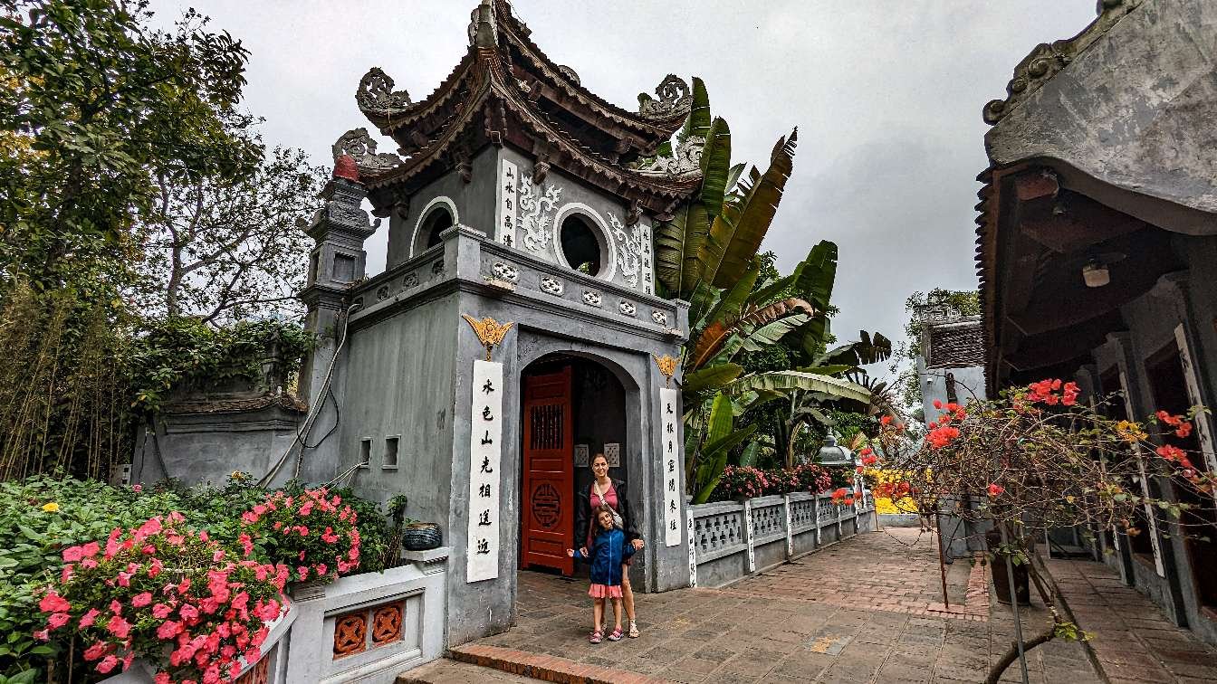 Hanoi puente japones templo(Vietnam)