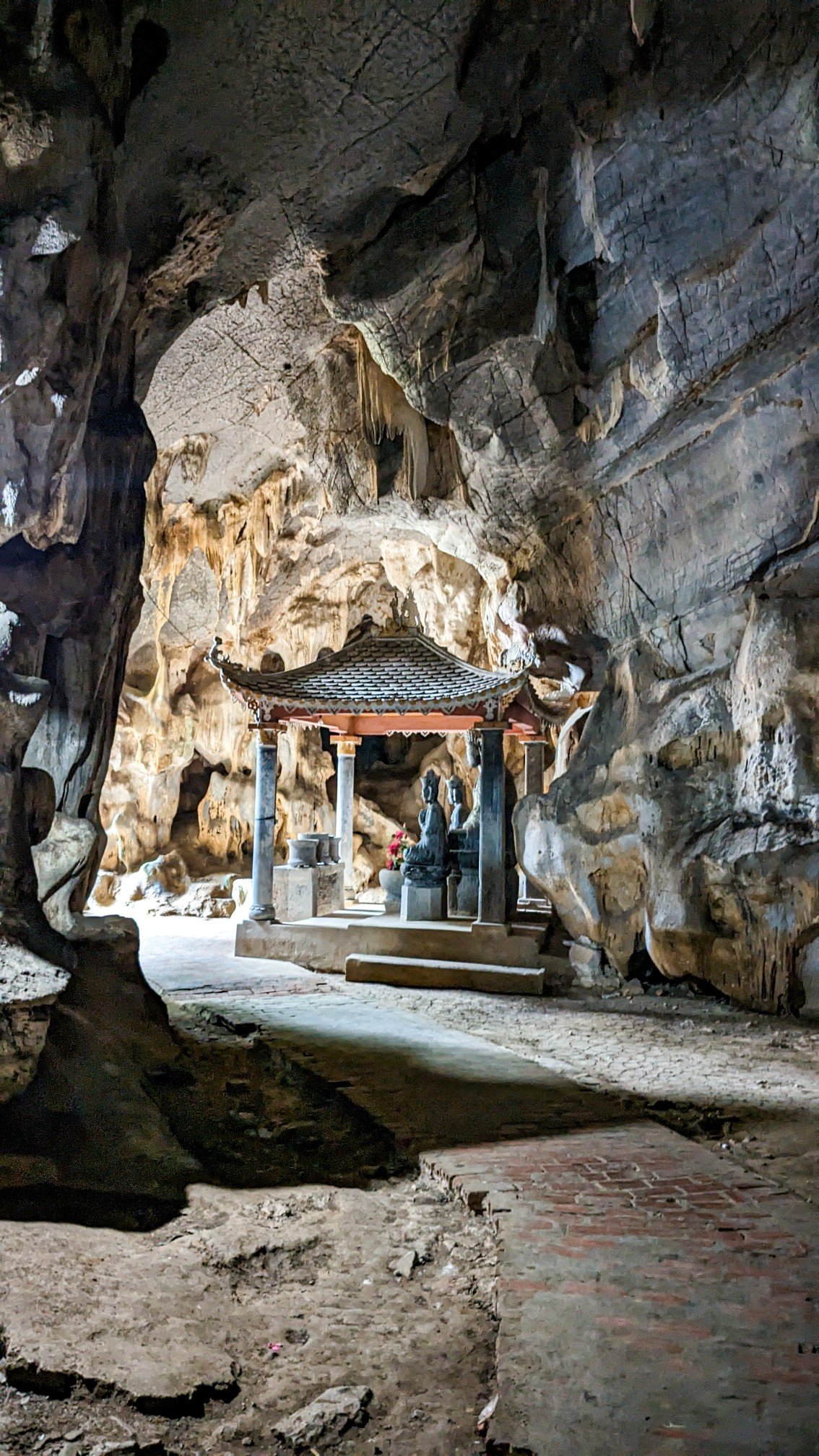 Bich Dong Pagoda - Tam coc - Vietnam