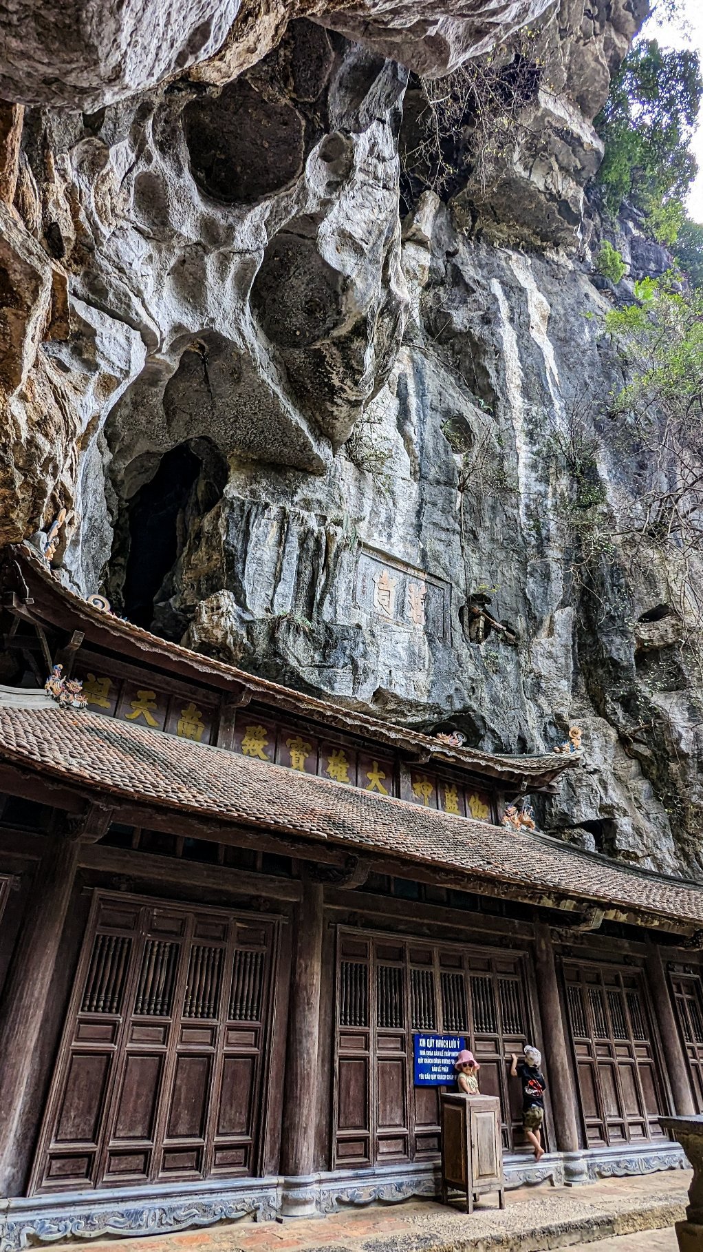 Bich Dong Pagoda - Tam coc - Vietnam