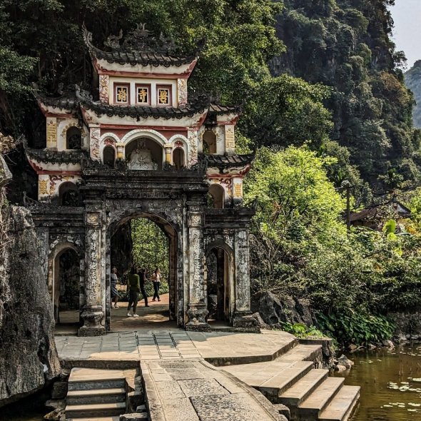 Bich Dong Pagoda - Tam coc - Vietnam