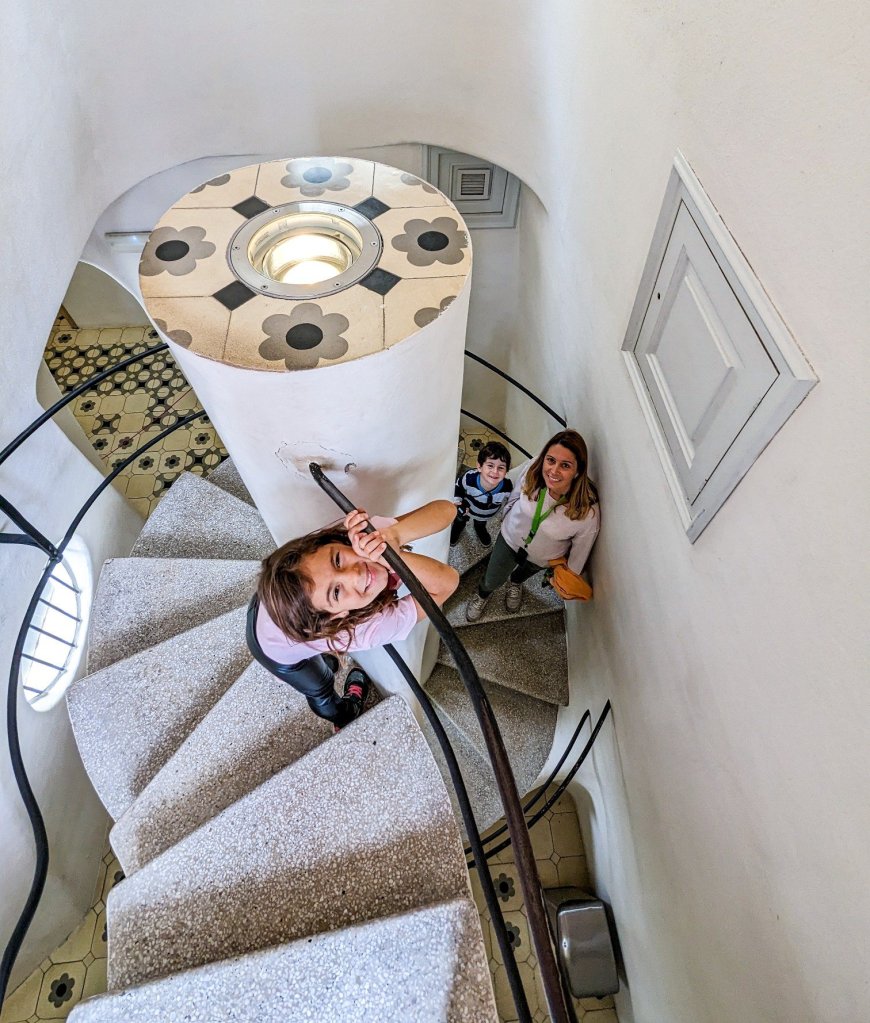 Gaudí Casa Batlló - Barcelona - Escalera desván