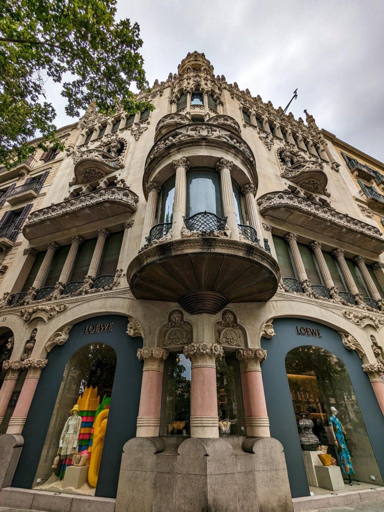 Barcelona - Casa Lleó Morera - fachada vertical