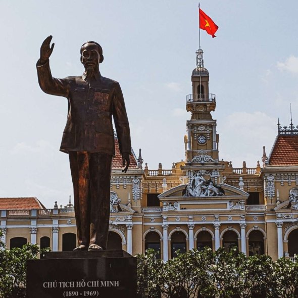 Vietnam - Ho Chi Minh - Palacio de la reunificación - Estatua