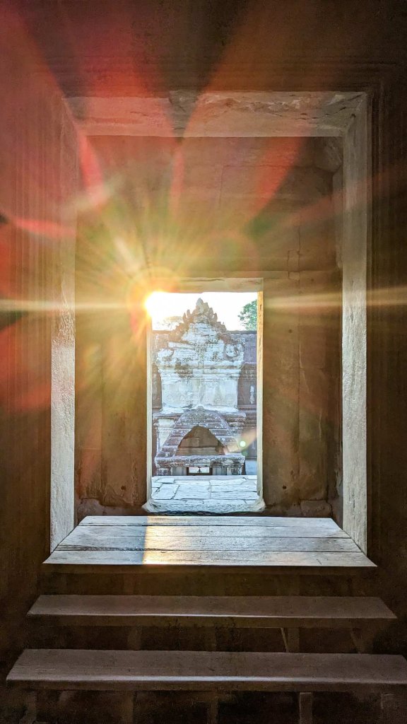 Camboya - Angkor Wat - Salida del sol desde el interior
