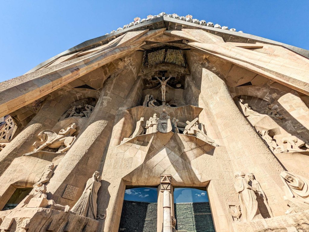 Barcelona - Sagrada Familia - Fachada crucifijo