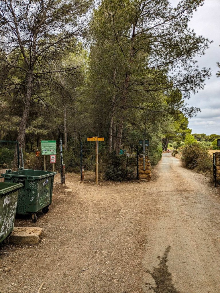 Tarragones - Cala Mora - Camí a peu per la zona de conreu Cala Fonda o Waikiki