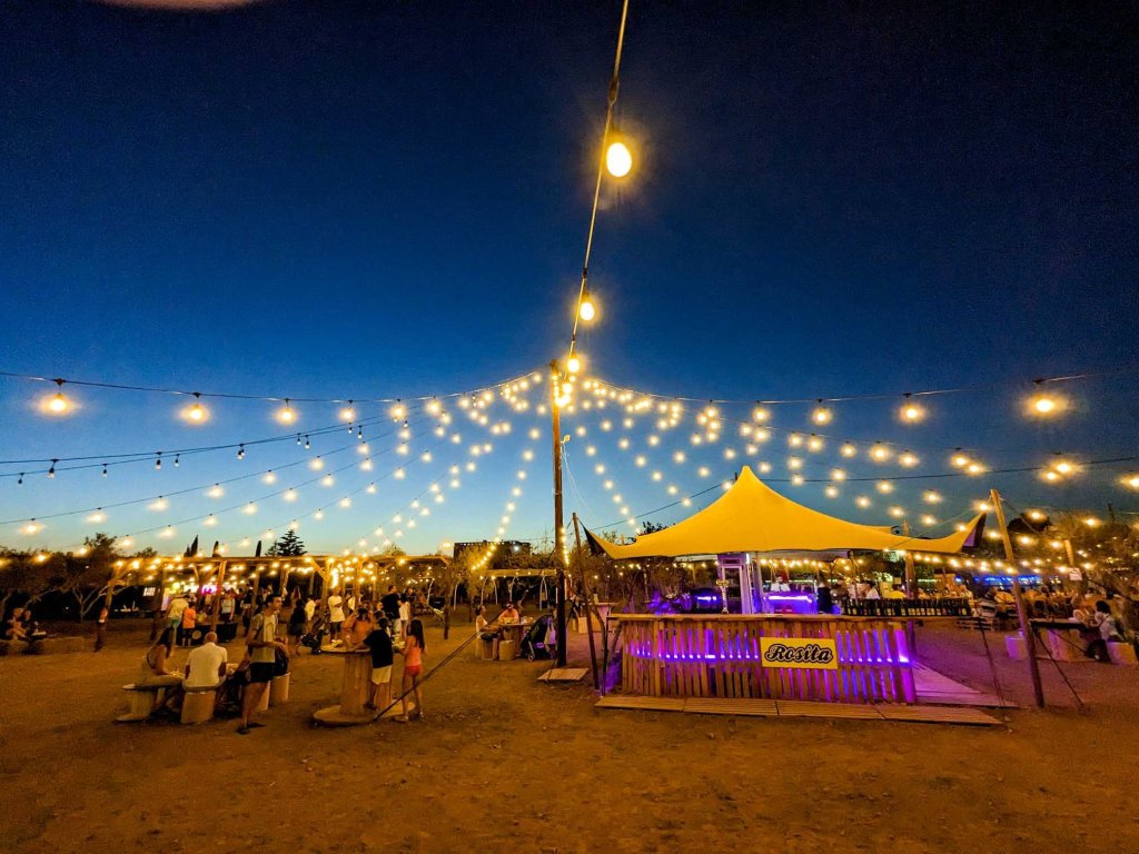 Roda de Barà - Flower Market - vista general