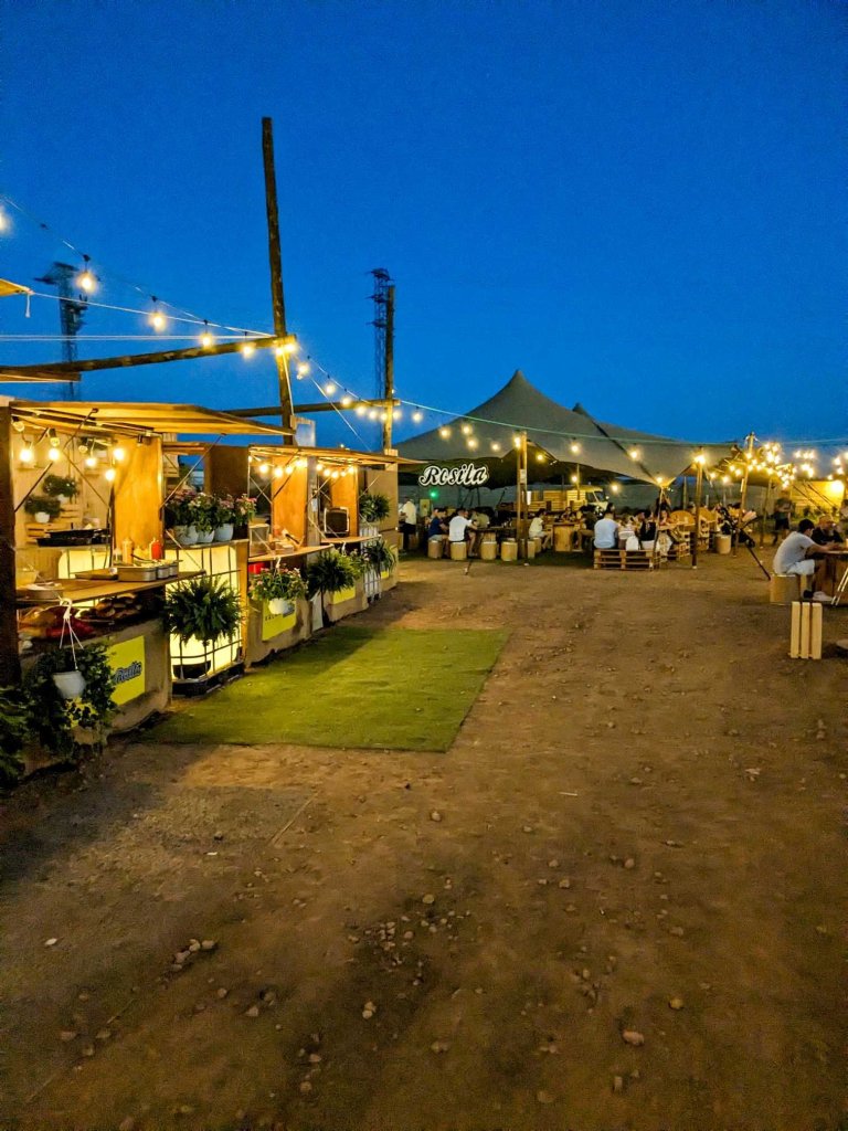 Roda de Barà - Flower Market - foodcourt