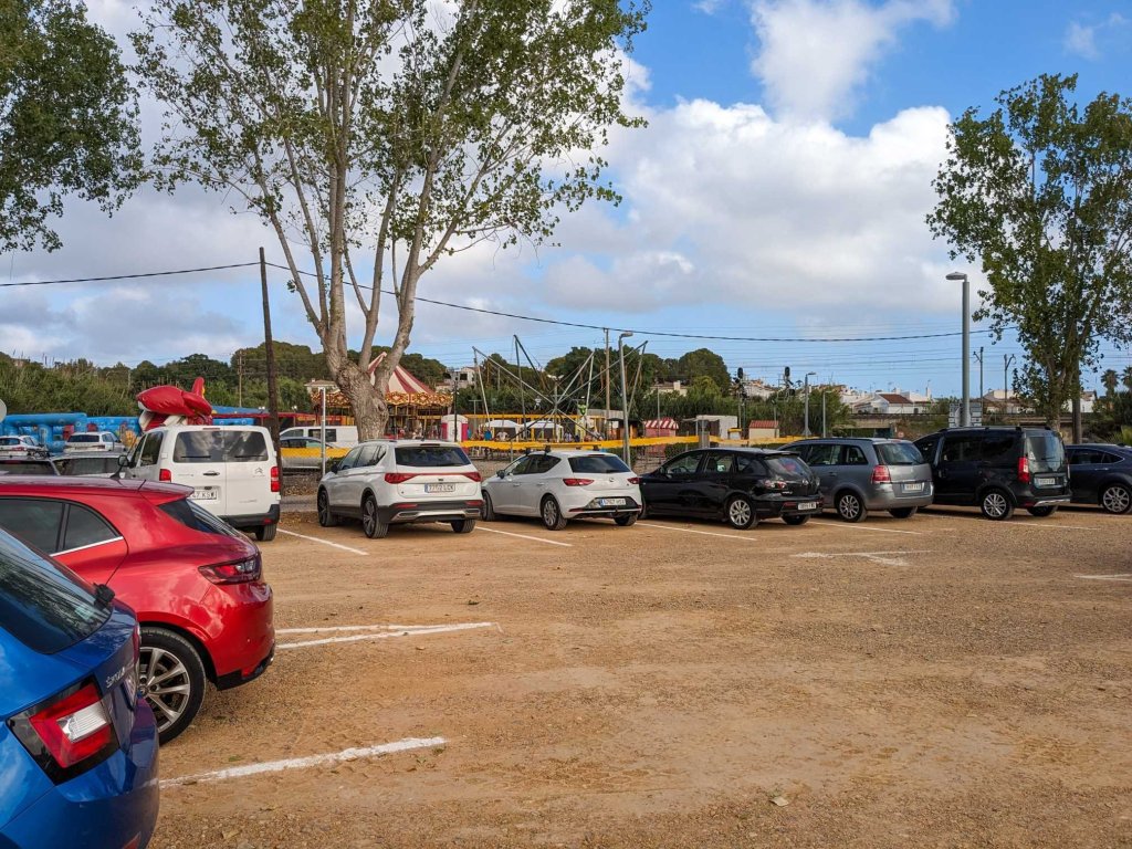 Altafulla - Tarragona - Fira Park - Parking, con el parque al fondo