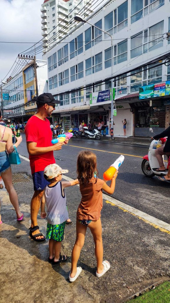 Phuket - Kata - Tailandia - festival Songkran con actividades de agua