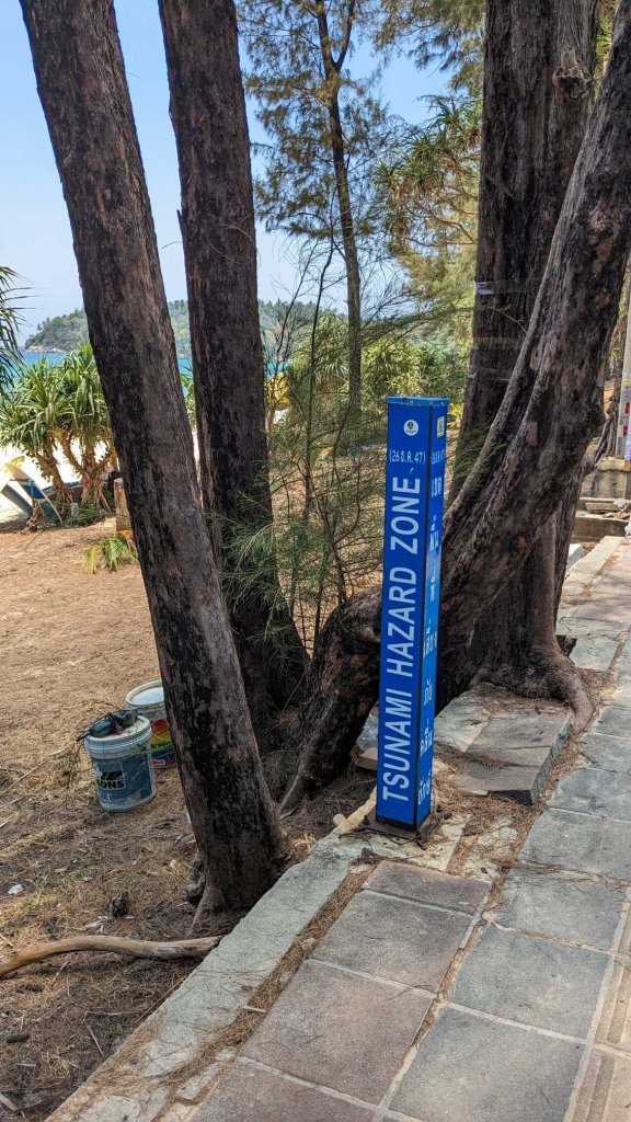 Phuket - Karon Beach - Tailandia - alertas de tsunami