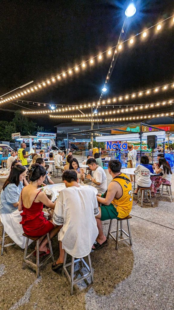 Phuket - Naka nightmarket - Tailandia - música en directo