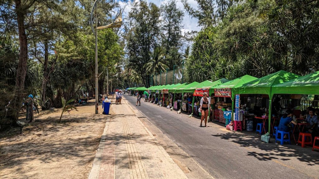 Phuket - Karon Beach - Tailandia - tiendas al lado de la playa