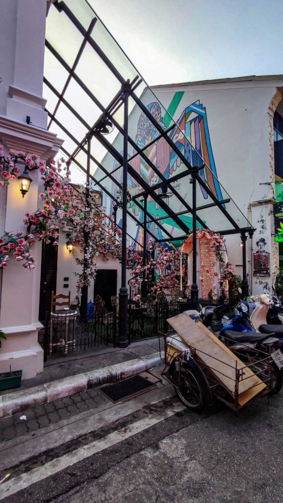 Phuket- Tailandia- Phuket Town - Thalang Road con Soi Rommani