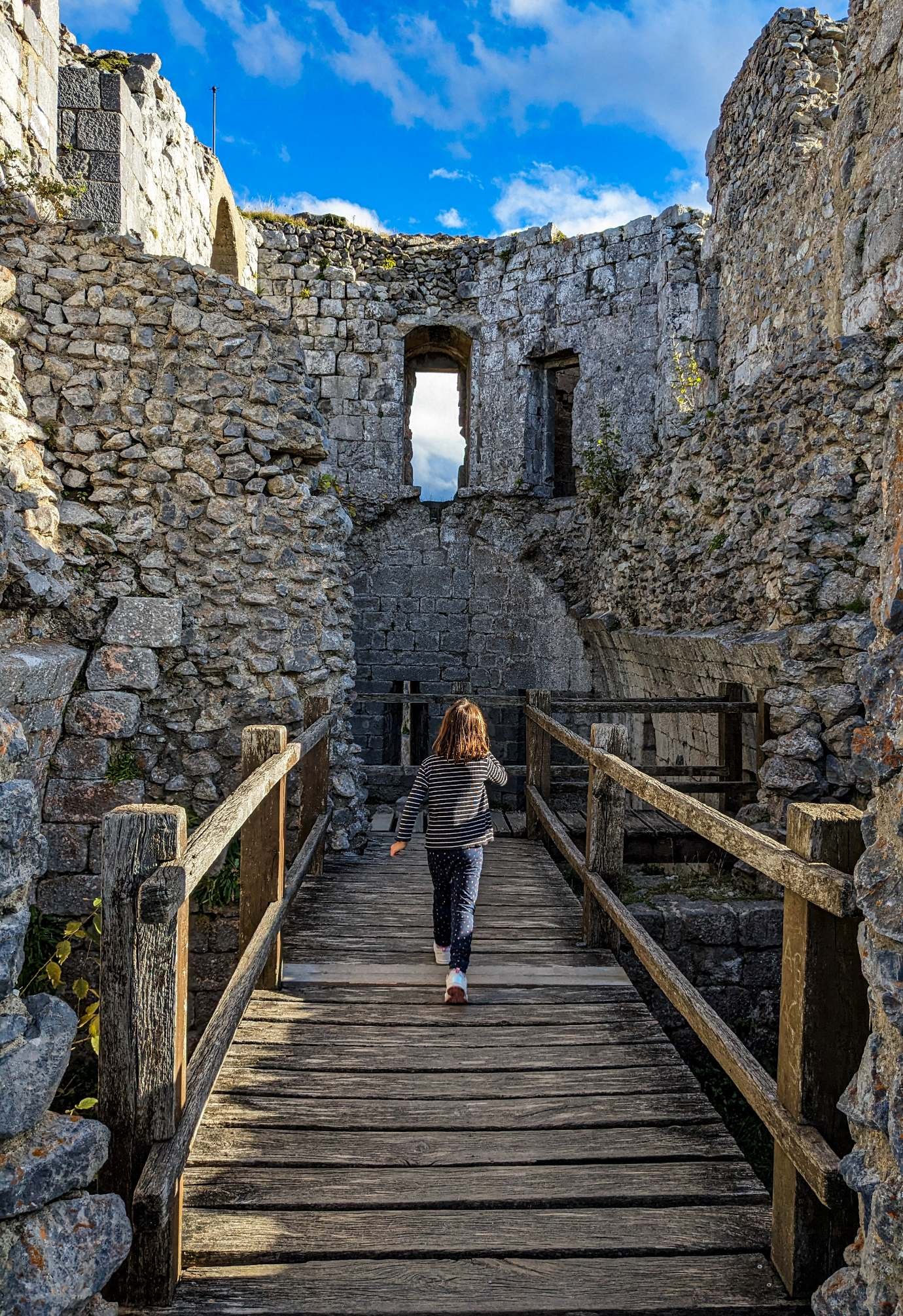 Ruta Cátara - Castillo de Montsegur - Torre del homenaje, interior