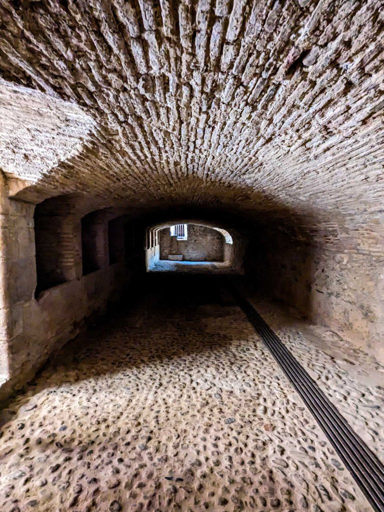 Francia - Fortaleza de Salses - Caballerizas