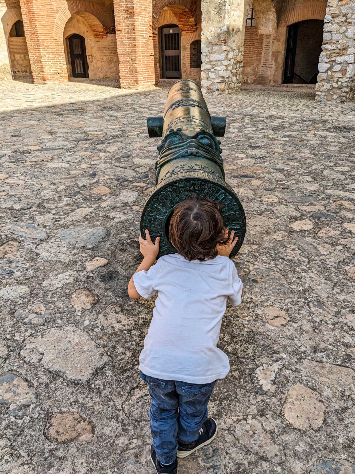 Francia - Fortaleza de Salses - Patio de armas - Cañón