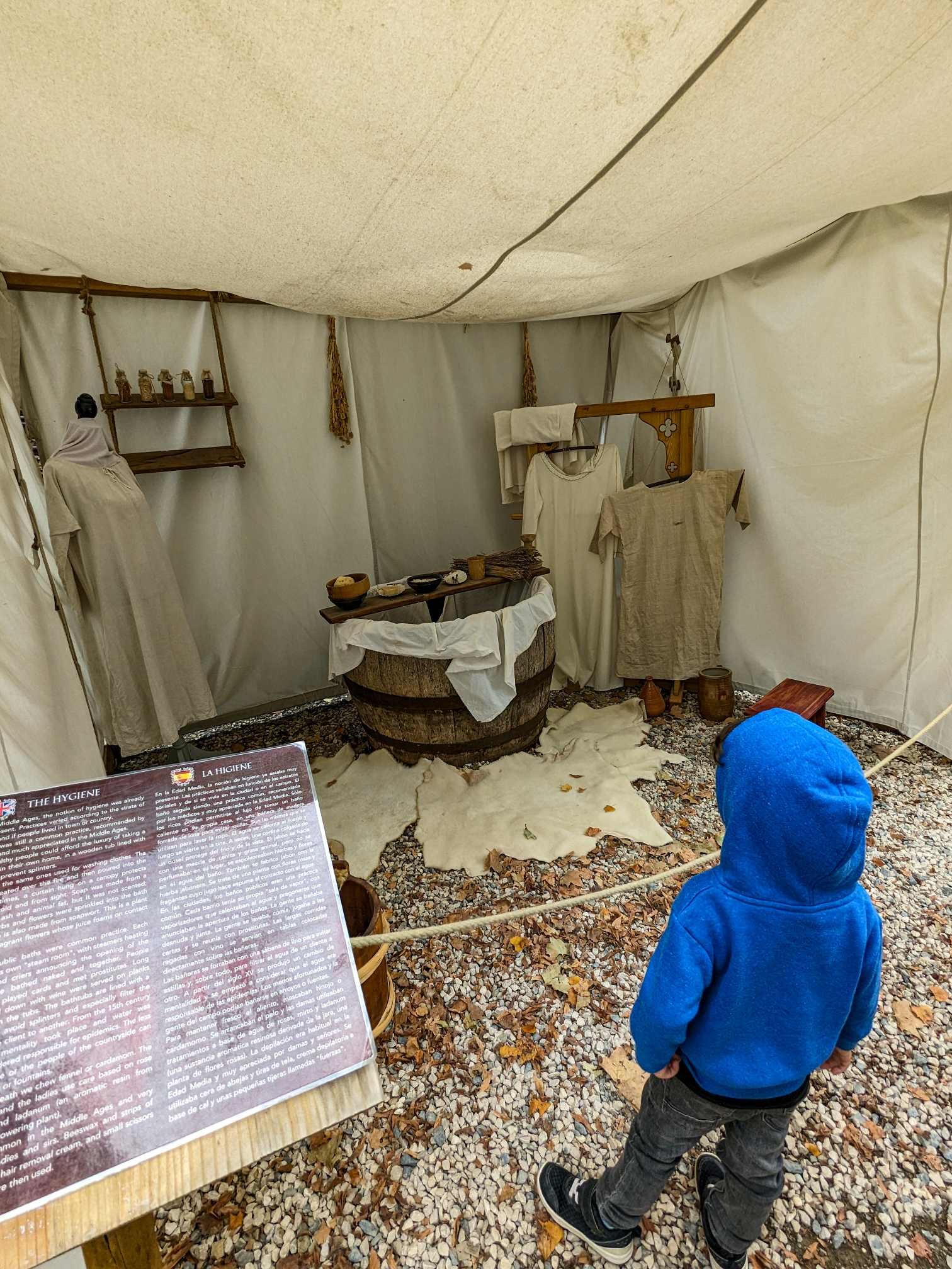 Carcassonne - Camp medieval - Caseta donde se explica la higiene