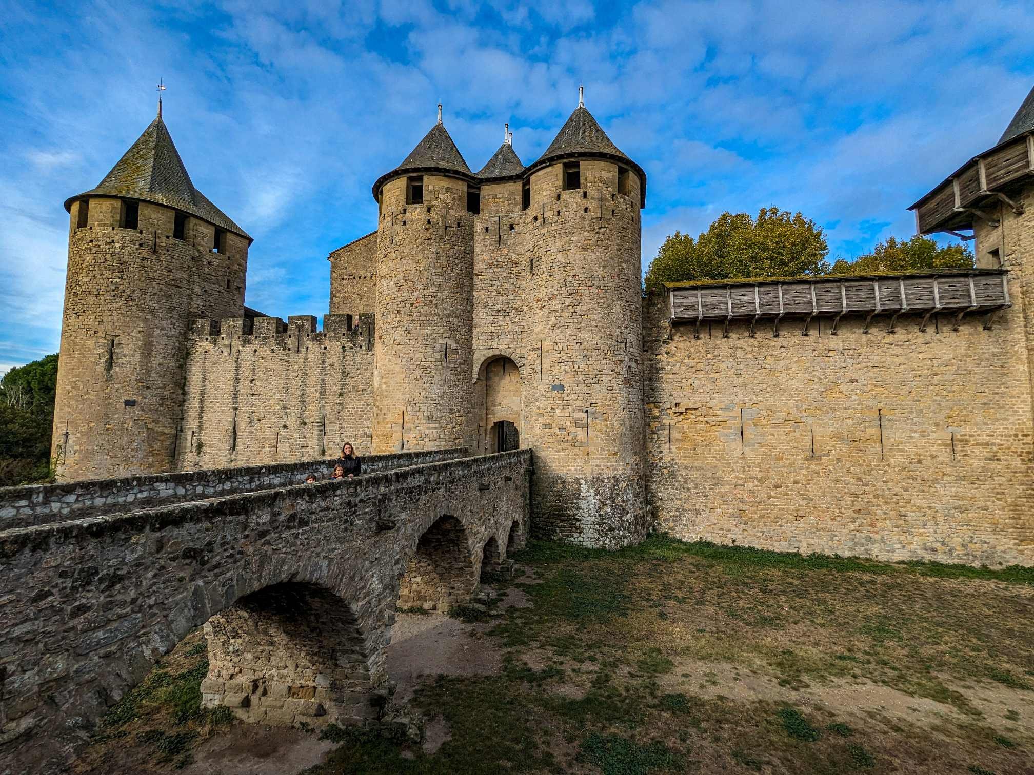 Carcassonne - Torres de la puerta del castillo
