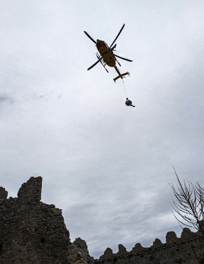 Francia - Castillo de Puilaurens - Rescate aéreo helicóptero