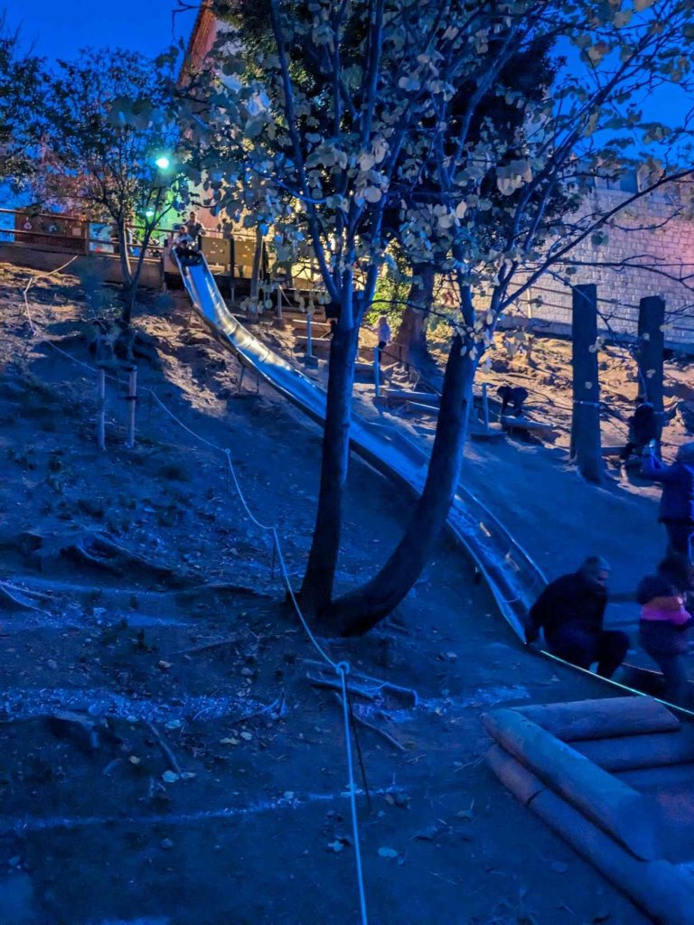 Poble Espanyol - Natalis - Toboganes en Magicland, con muy poca luz