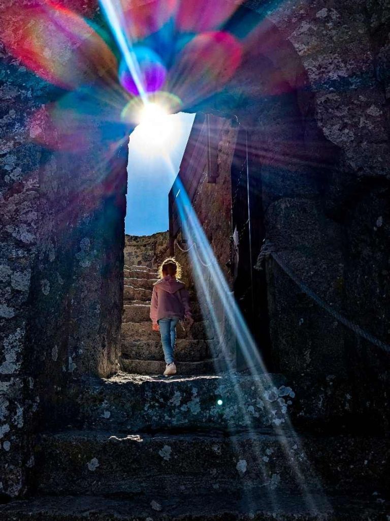 Francia - Ruta Cátara - Queribus - Puerta de acceso al recinto