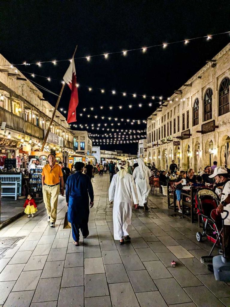 Doha - Souq Waqif - Restaurantes dentro del zoco