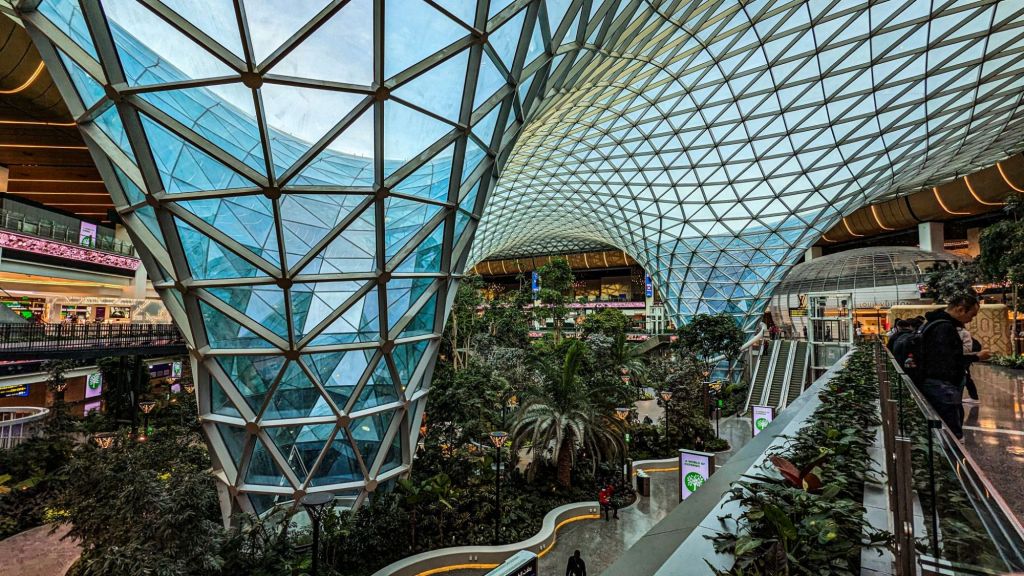 Escala en Doha aeropuerto - salón principal