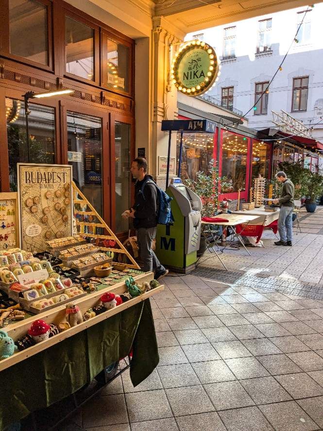 Budapest - las galerias interiores Gozsdu udvar