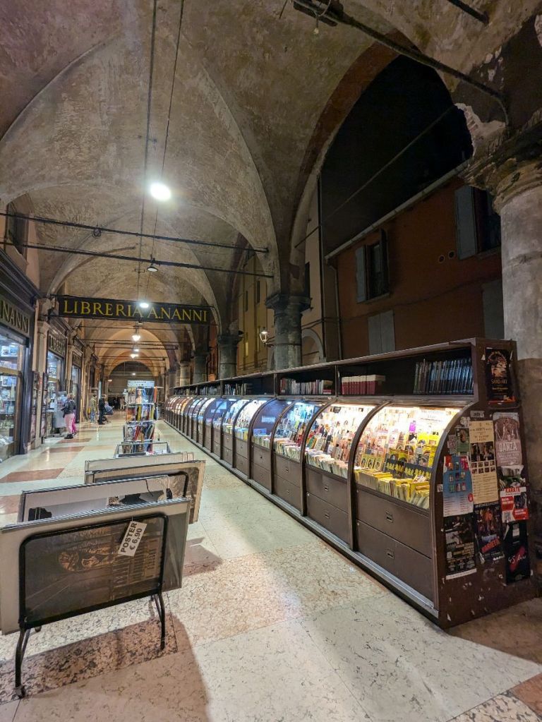 Bolonia - Arcos con tiendas