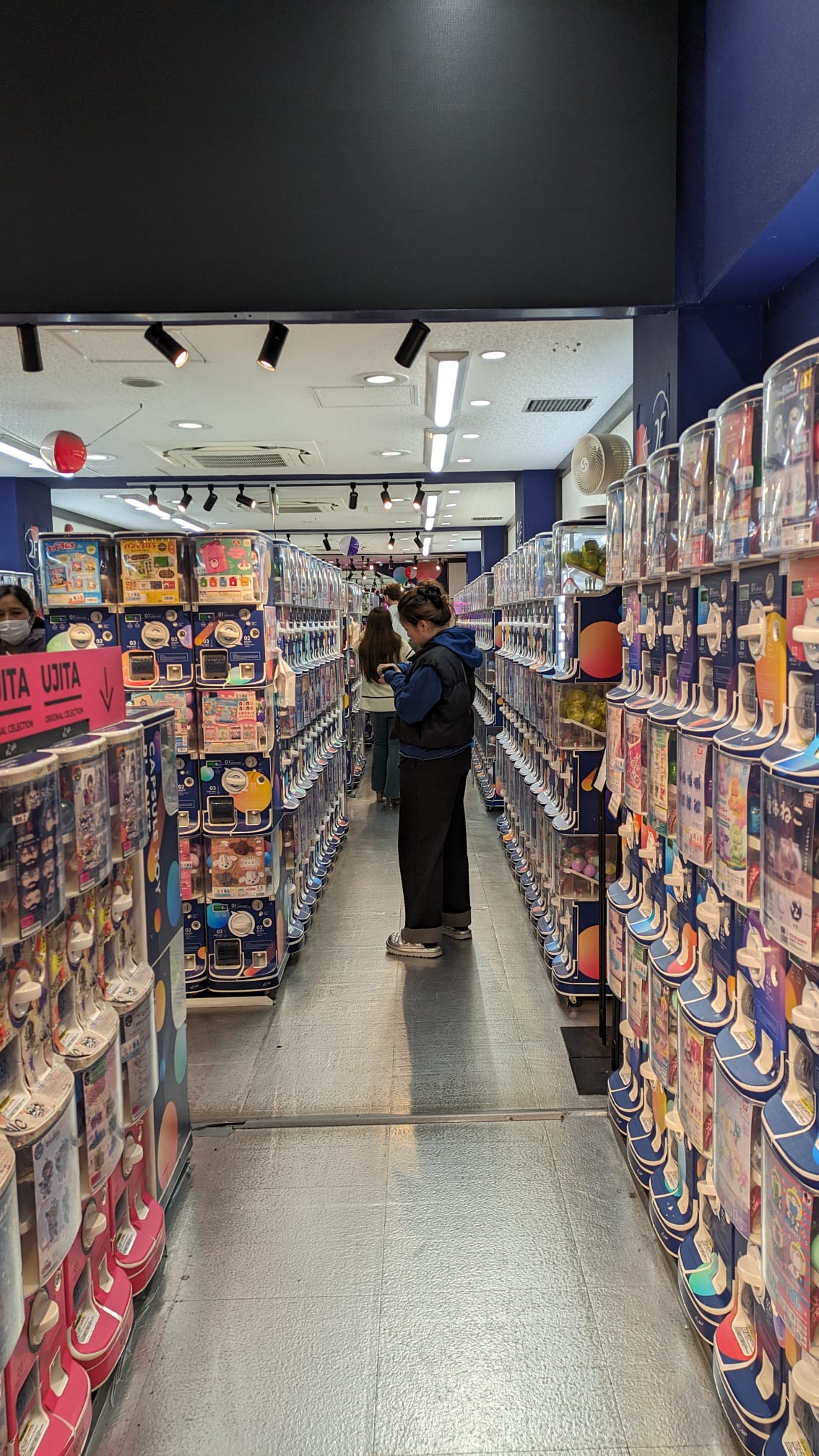 Osaka - Tiendas de expendedoras de bolas